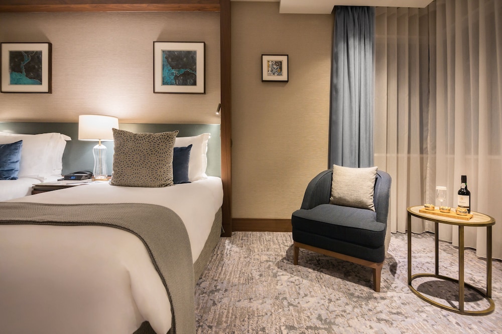 Classic Room, 2 Twin Beds, City View