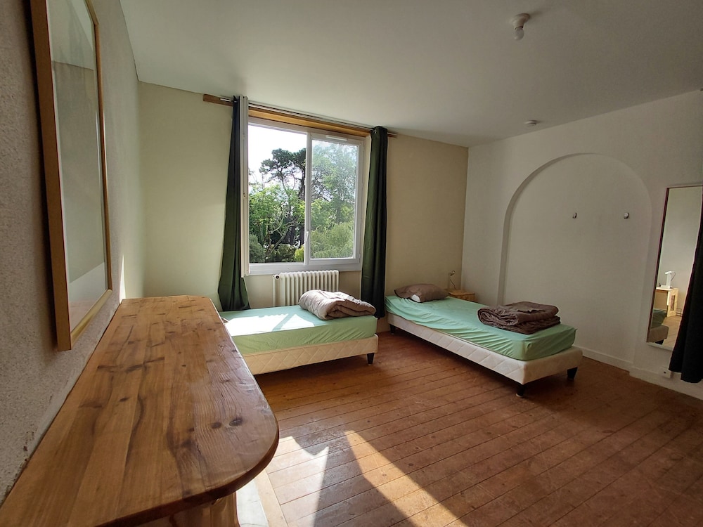 Basic Quadruple Room, Park View photo 3