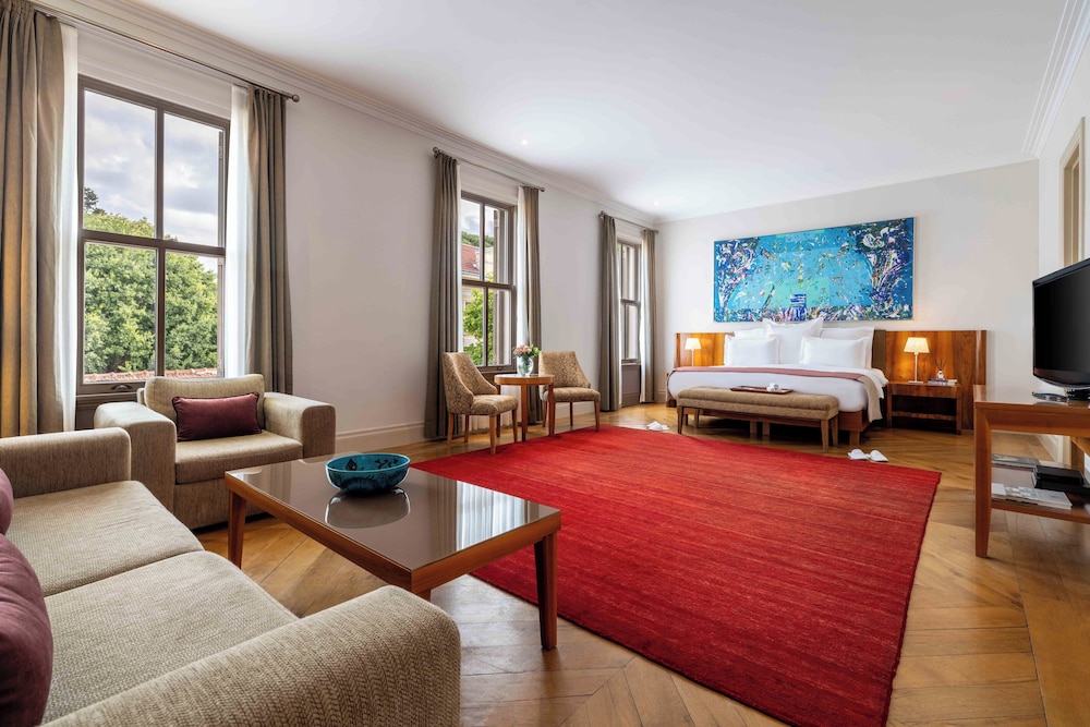 Deluxe Suite photo 1