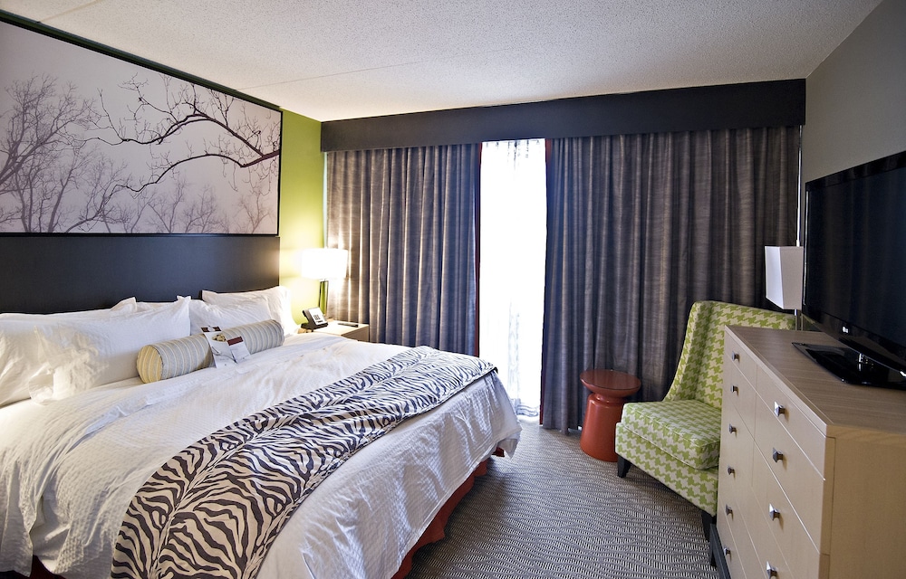 Suite, One King Bed, Non-Smoking - Photo 2