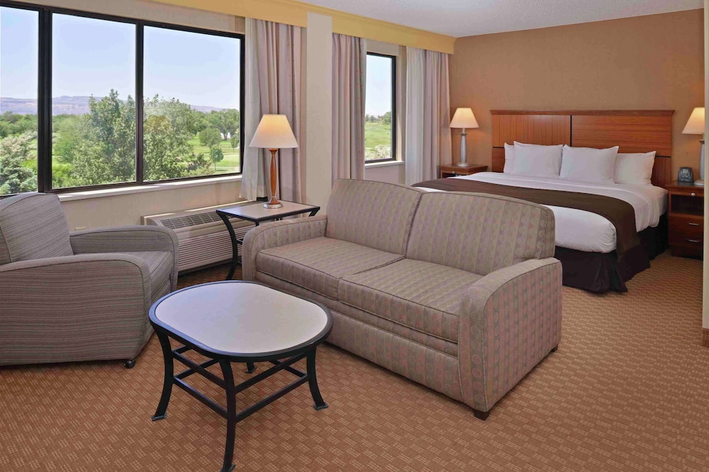 Junior Suite, 1 King Bed, Non Smoking - Photo 6