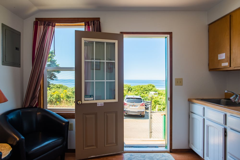 20: Studio Cabin with Kitchenette, Sea View photo 1