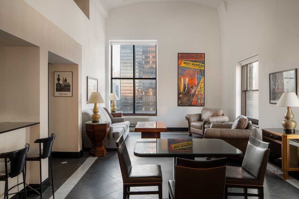 Broadway Skyline Suite thumbnail 5