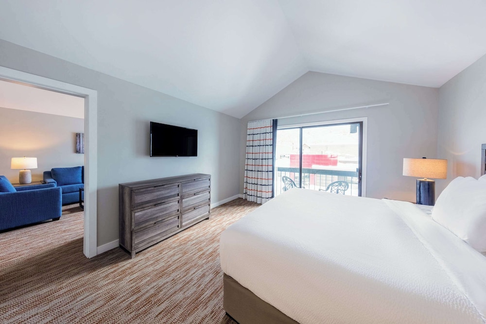 Two Bedroom Suite - Photo 5