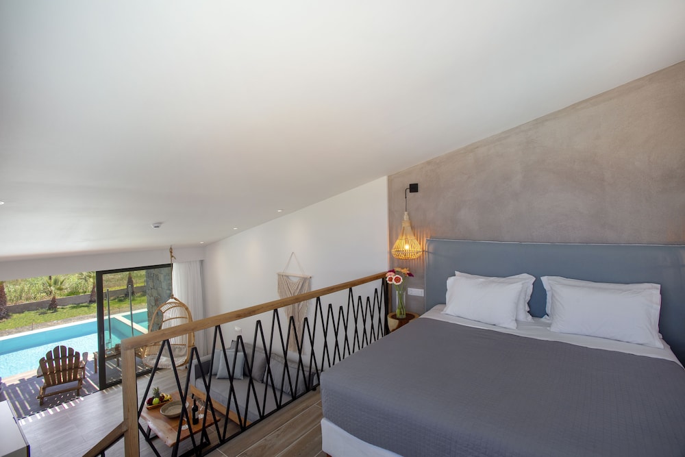 Atermono Suite, Split Level, Sea View, Private Pool thumbnail 6