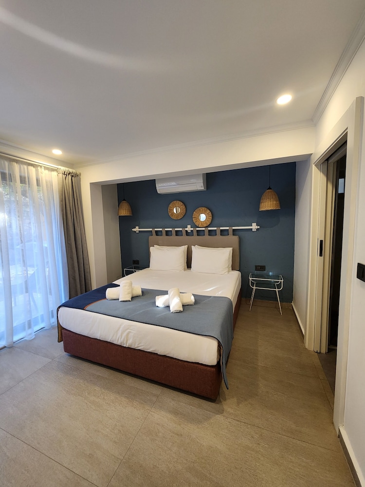 Deluxe Double Room, Terrace, Garden View
