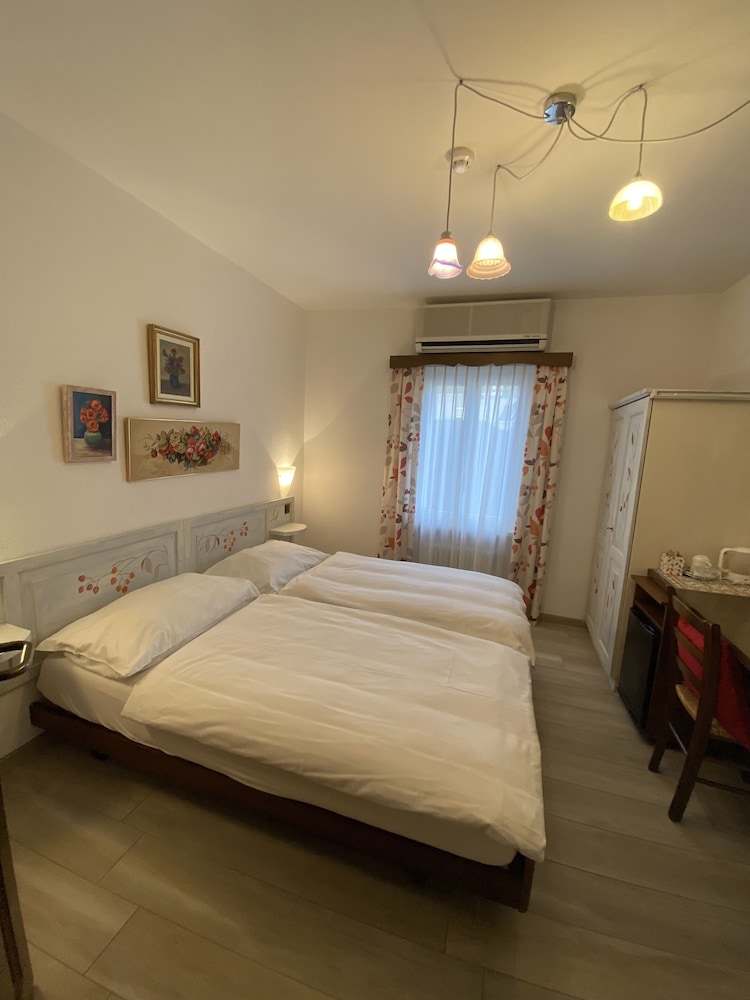 Classic Double Room - Photo 8