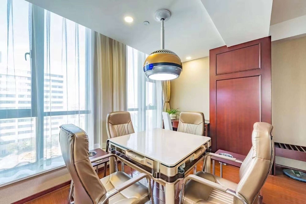 Room, 1 King Bed, Non Smoking (Mahjong)
