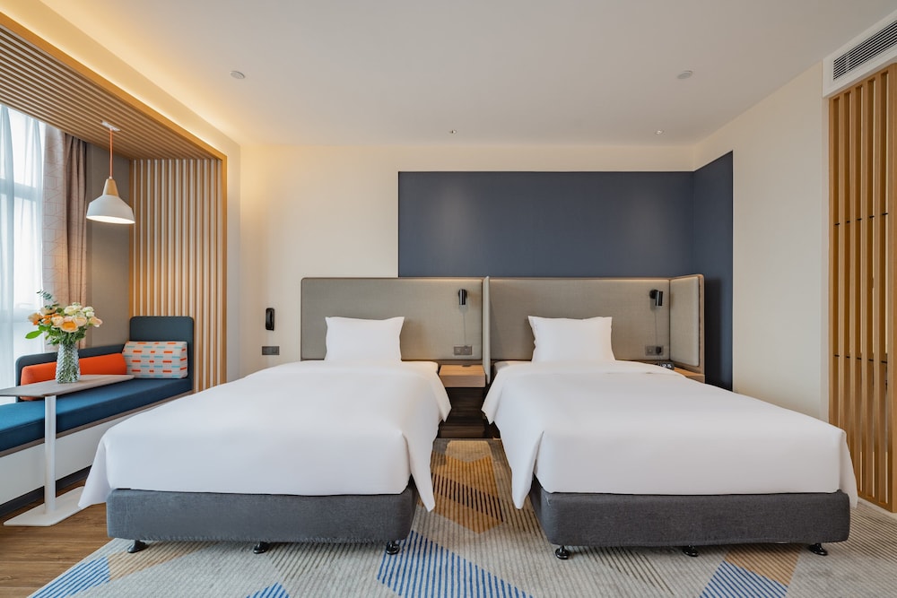 Standard Room, 2 Twin Beds (Extra Floor Space)