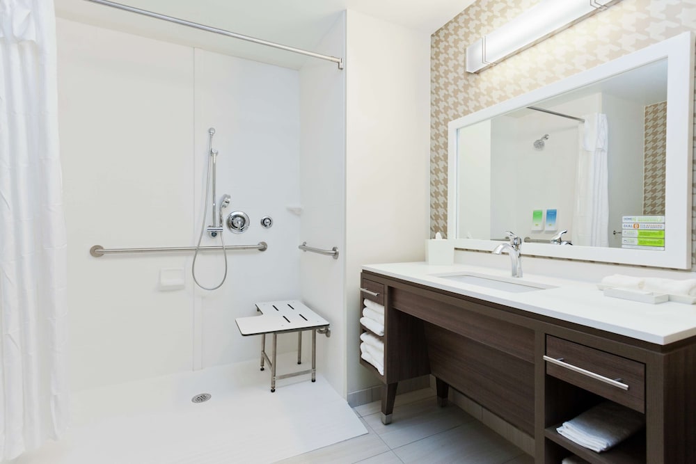 Studio Suite, 2 Queen Beds, Accessible (Roll-In Shower)