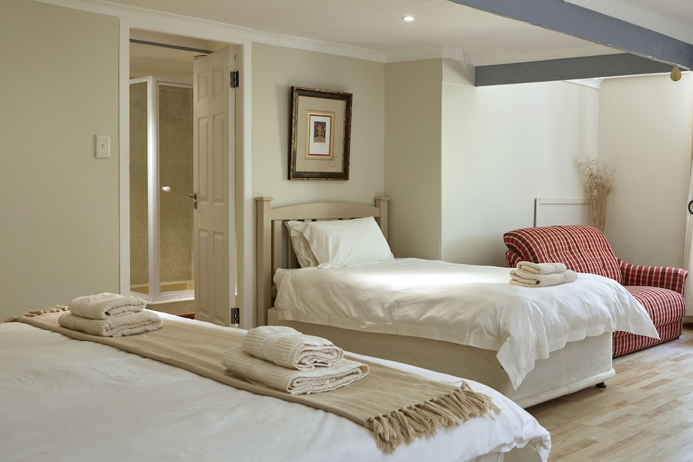 Yellow Aloe Family Rooms photo 2
