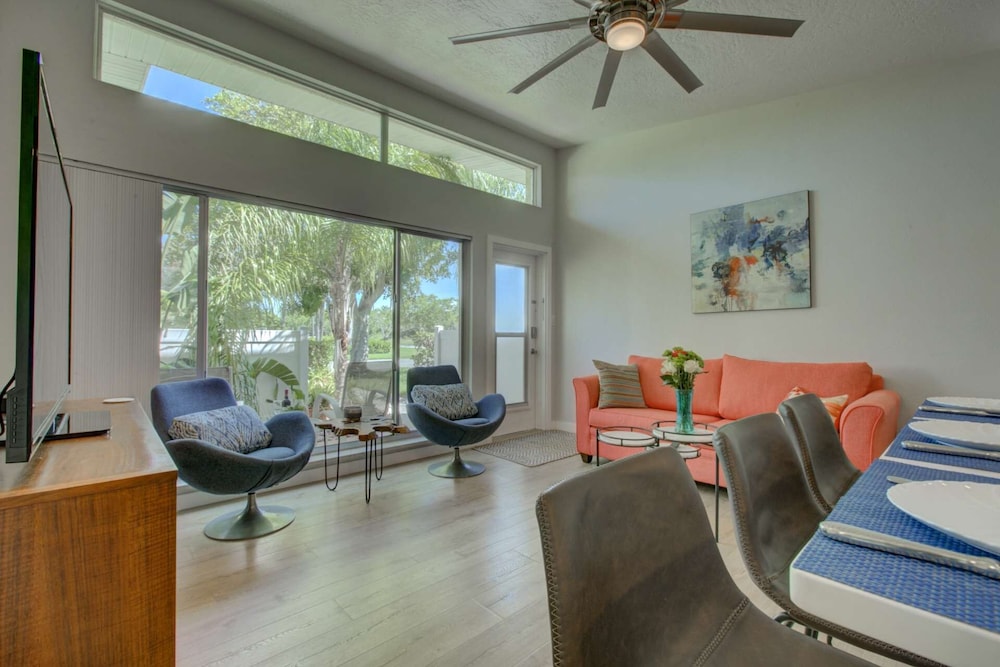 Condo (Pelican Gardens Villa)