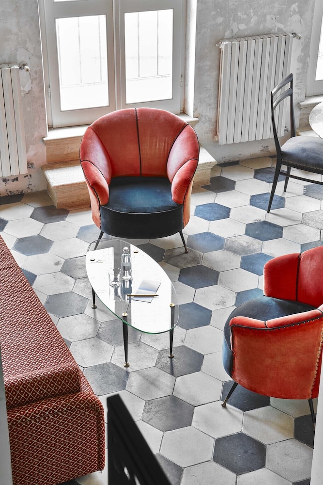 Suite (04-Pasquino Plus) photo 3