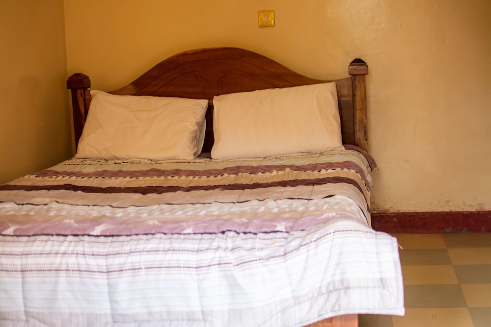 Basic Double Room, 1 Queen Bed, Private Bathroom, Ground Floor photo 2