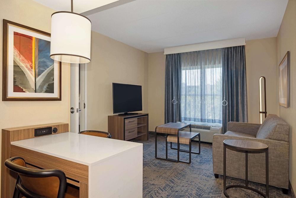 Premium Suite, 2 Queen Beds, Accessible (Hearing) - Photo 11