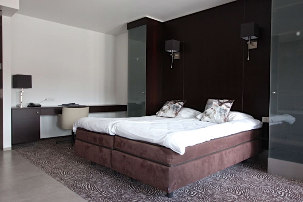 Deluxe Room, 3 Twin Beds - Photo 3