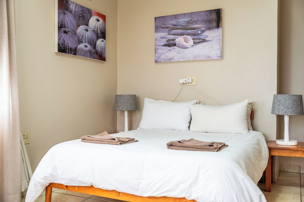 6 Sleeper Beach House (3 bedrooms) (32) photo 1