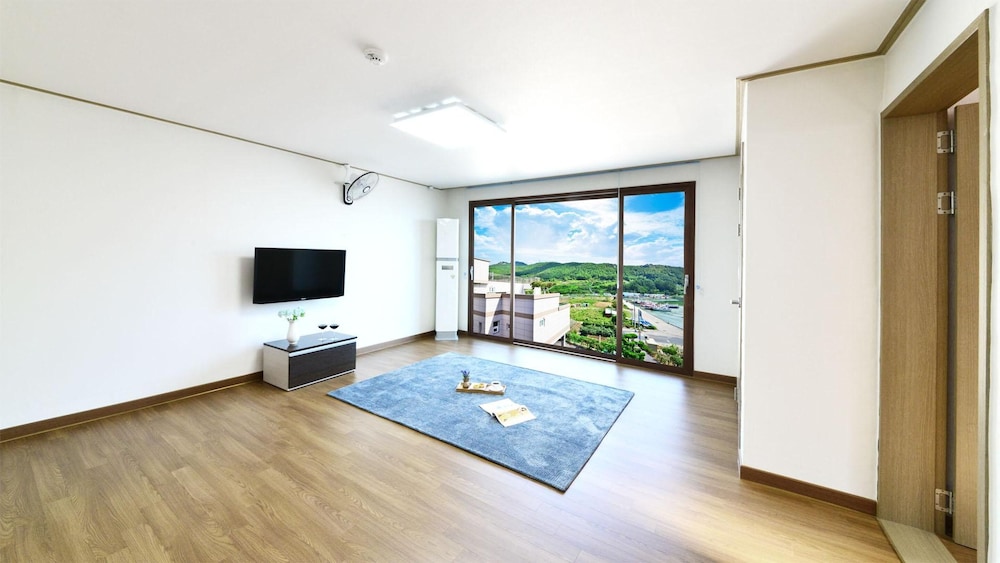Basic Room, 1 Bedroom (B302(Ocean View)) - Photo 2