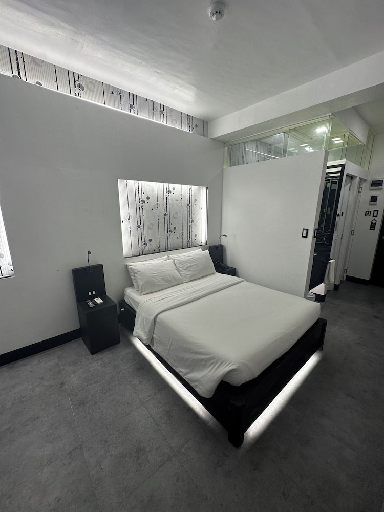 Standard Double Room, 1 Queen Bed, Pool Access, Garden View - Photo 3