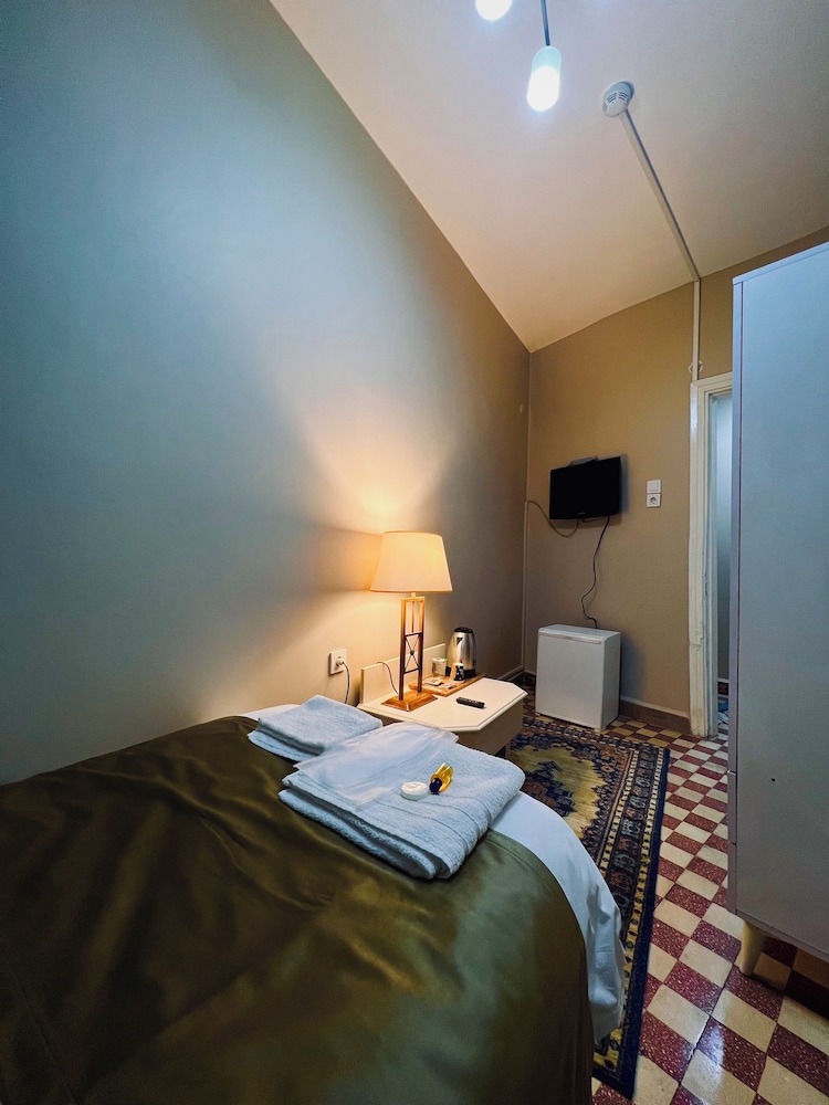 Standard Single Room, Private Bathroom photo 2