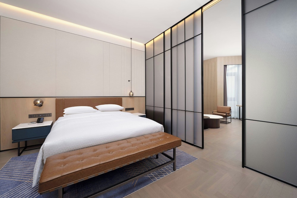 Four Points Suites