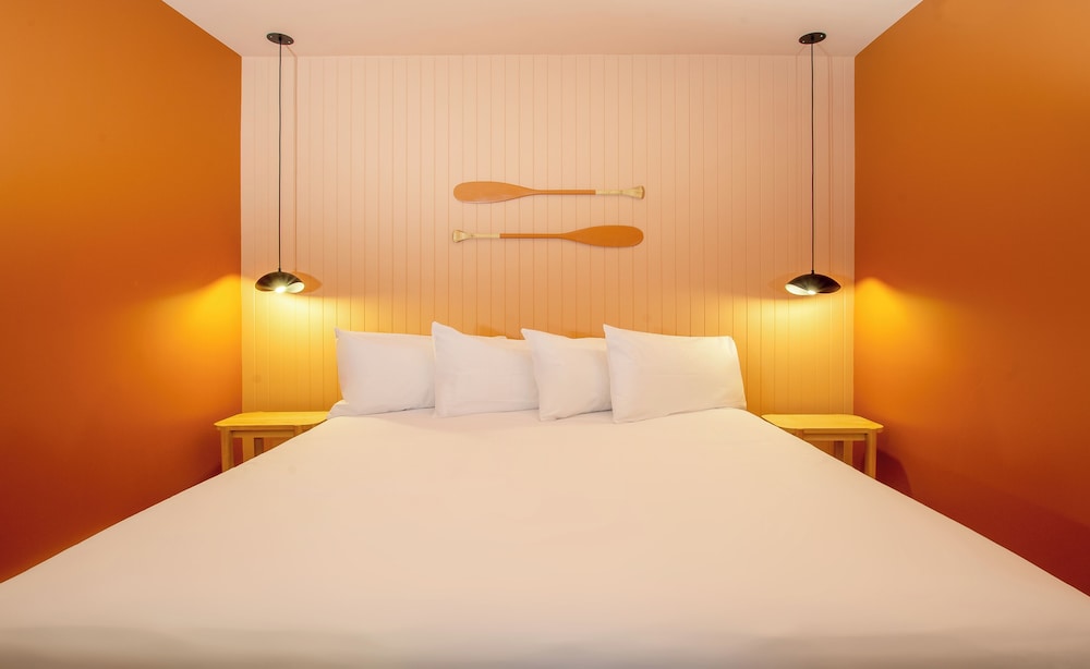 Loft - 1 queen bed and 1 king bed