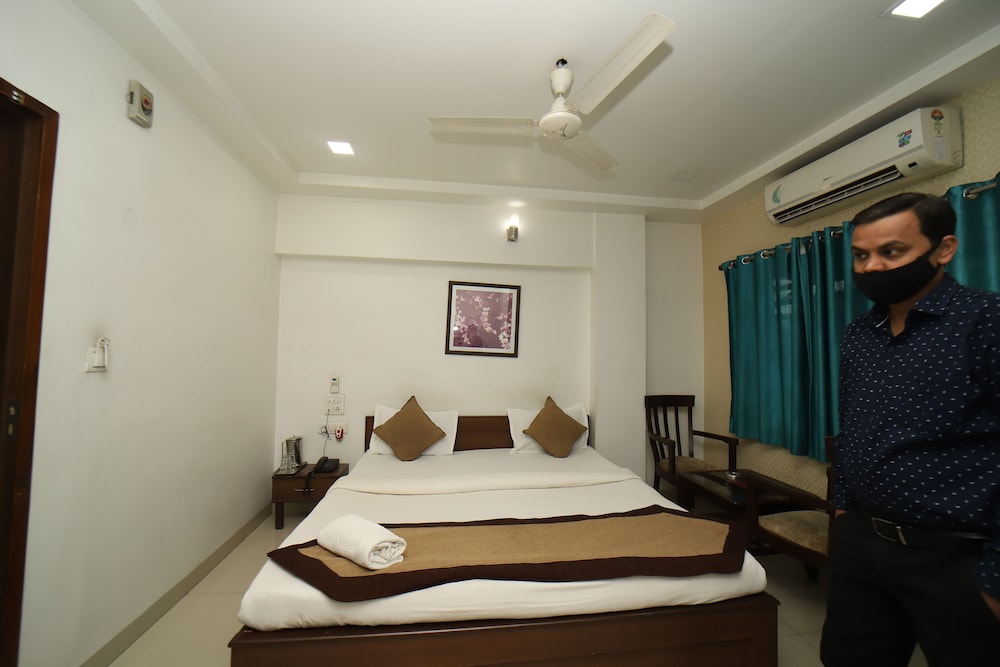 Regal Executive Room - Photo 7