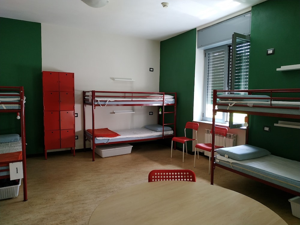 Shared Dormitory, Men Only