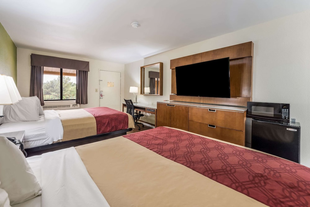 Room, 2 Queen Beds, Non Smoking - Photo 5