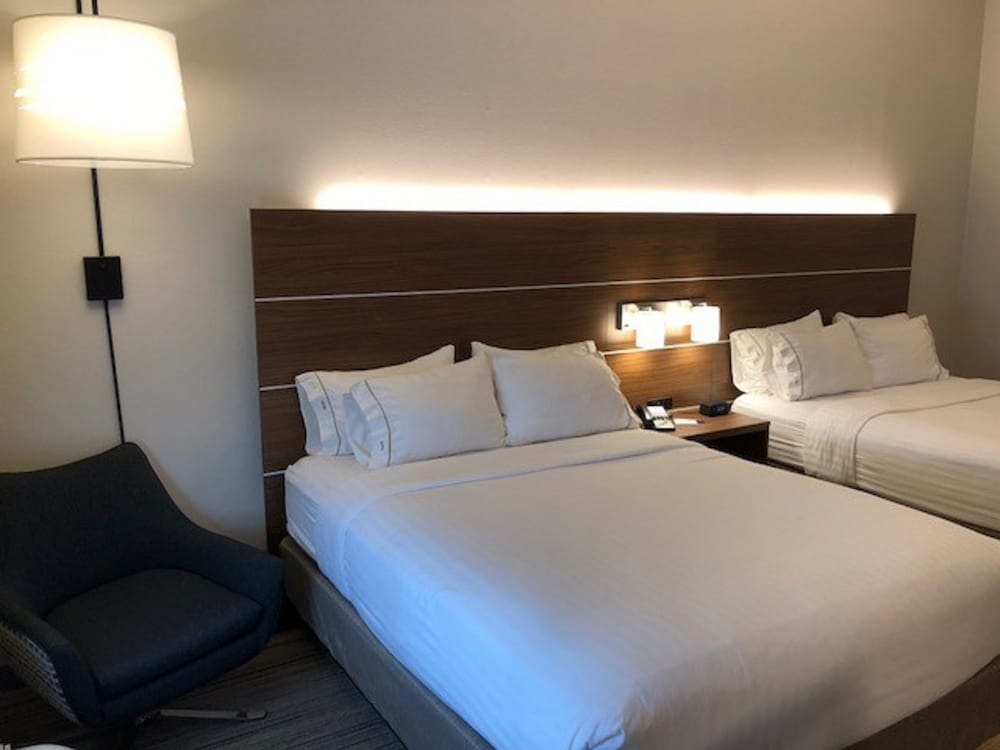 Standard Room, 2 Queen Beds - Photo 1