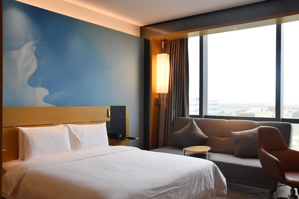 Superior Room, 1 King Bed, Ocean View photo 2