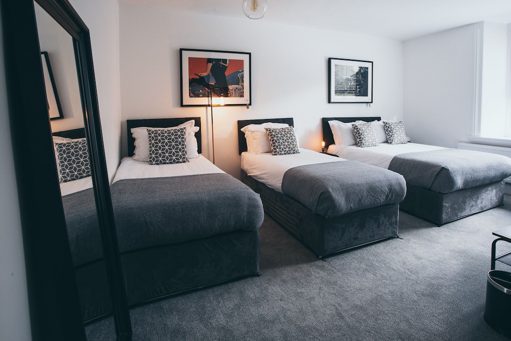 Suite, Ensuite (Carpark View)