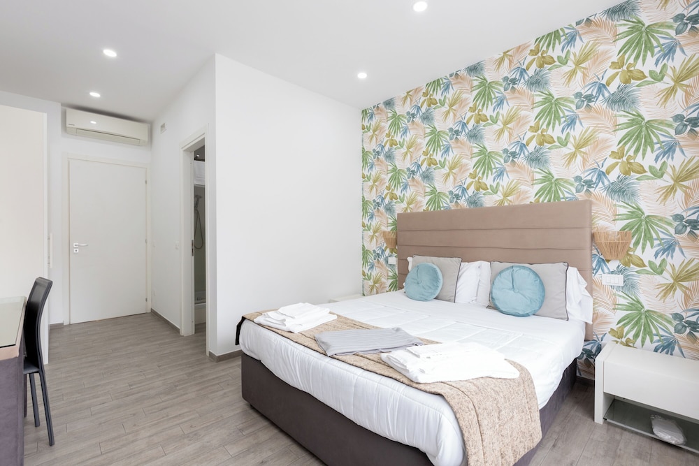 Classic Double Room (203)