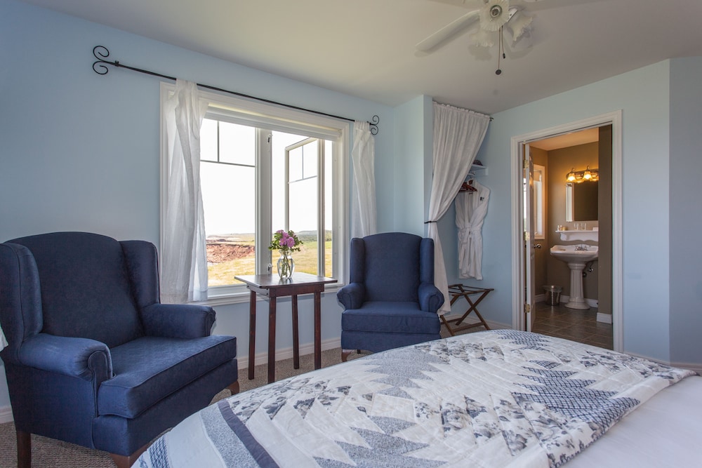 Superior Room, 1 Queen Bed, Ocean View (Sunrise) photo 1