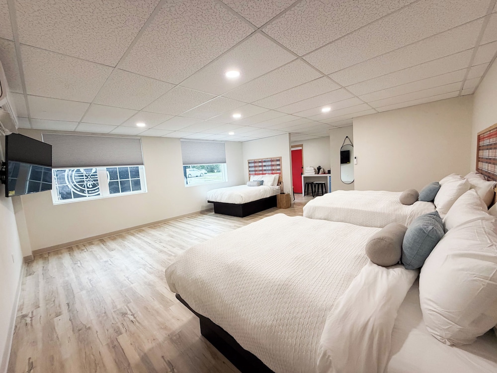 Deluxe Studio Suite, Multiple Beds
