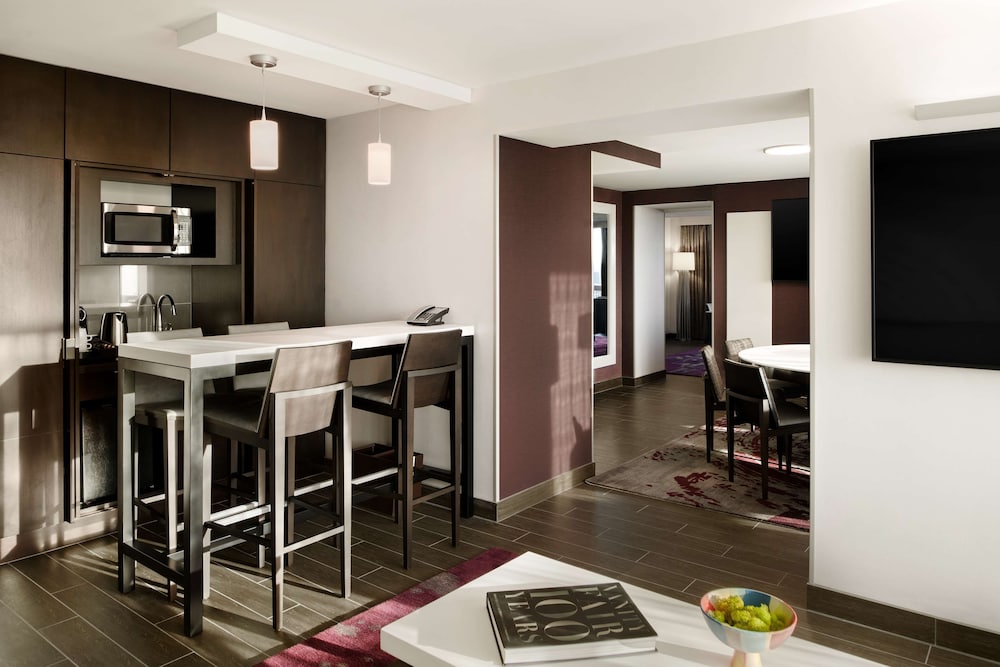 1 King 1 Bedroom Presidential Suite River View