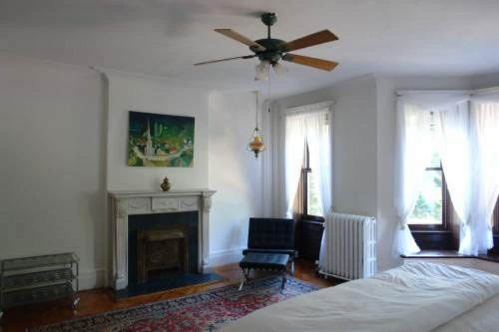 Classic Suite, 1 Queen Bed photo 1