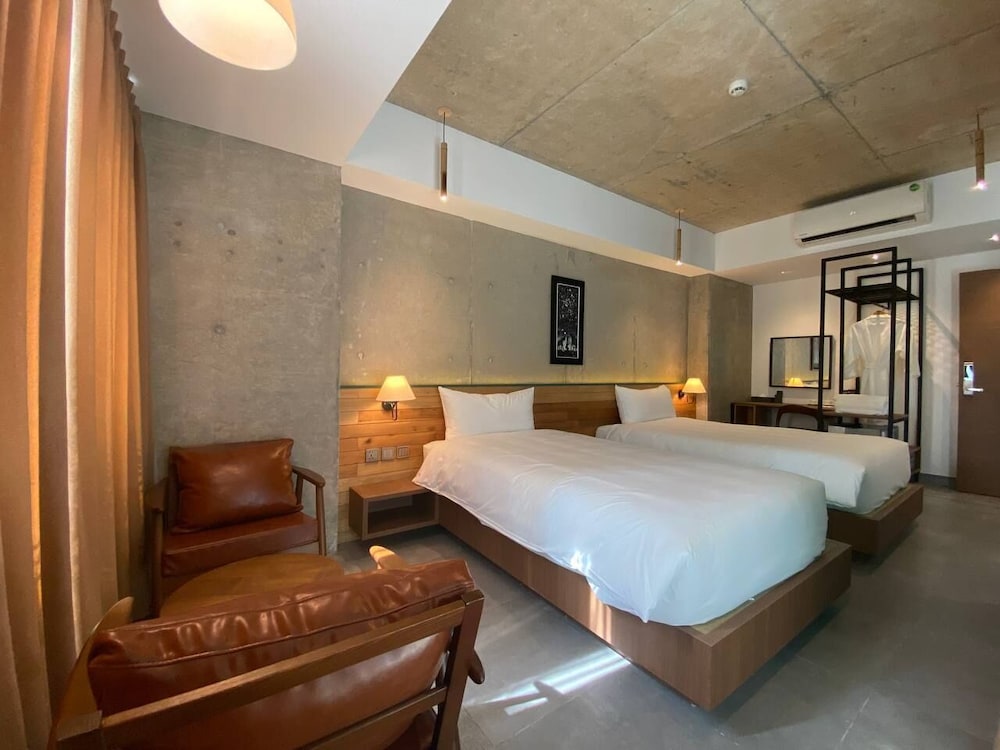 Standard Twin Room - Photo 5