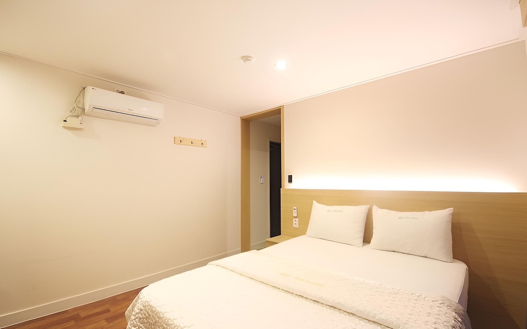Room (Deluxe Spa) - Photo 1