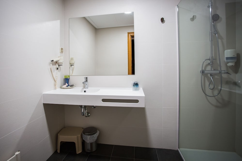 Basic Single Room photo 3