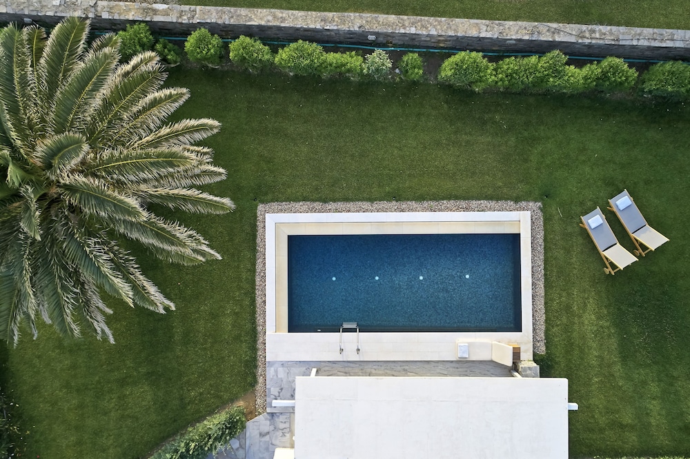 Suite (Pool Experience) - Photo 4