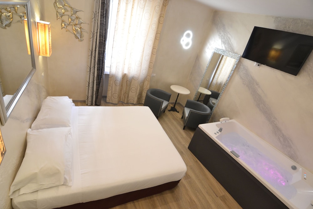 Comfort Suite thumbnail 5