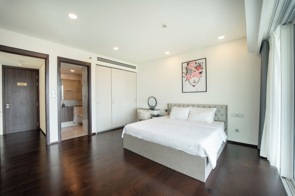 Luxury Apartment photo 3