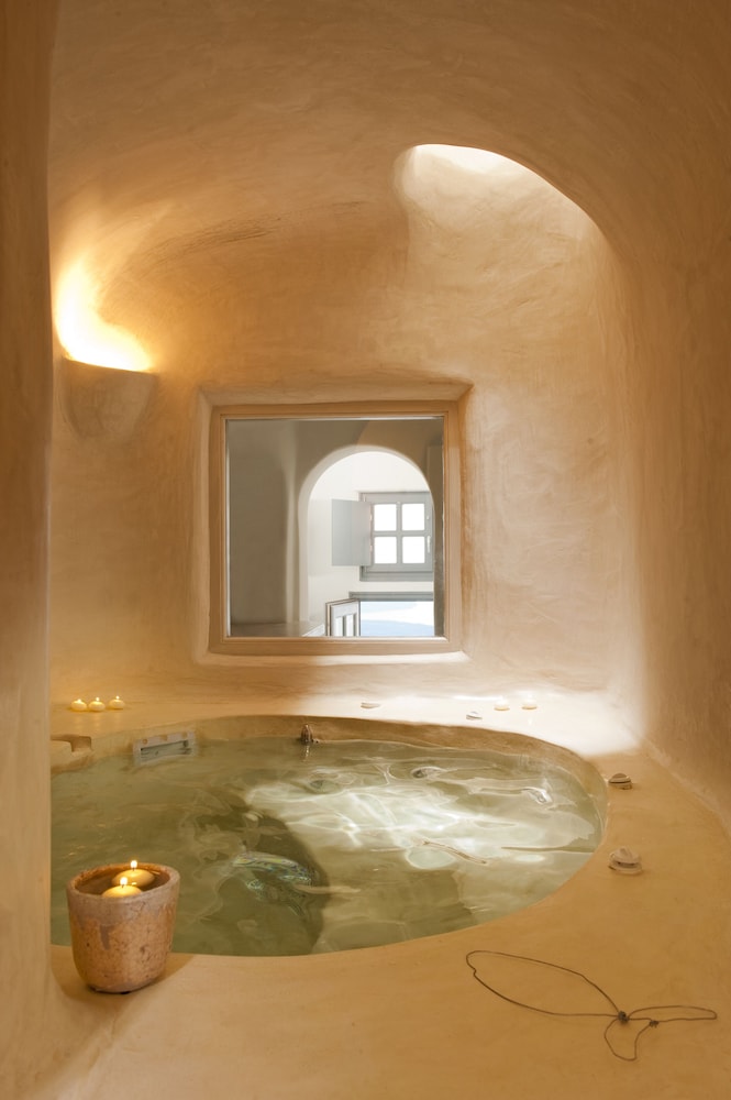 Premium Spa Room with Indoor Hot tub Caldera View - Photo 3
