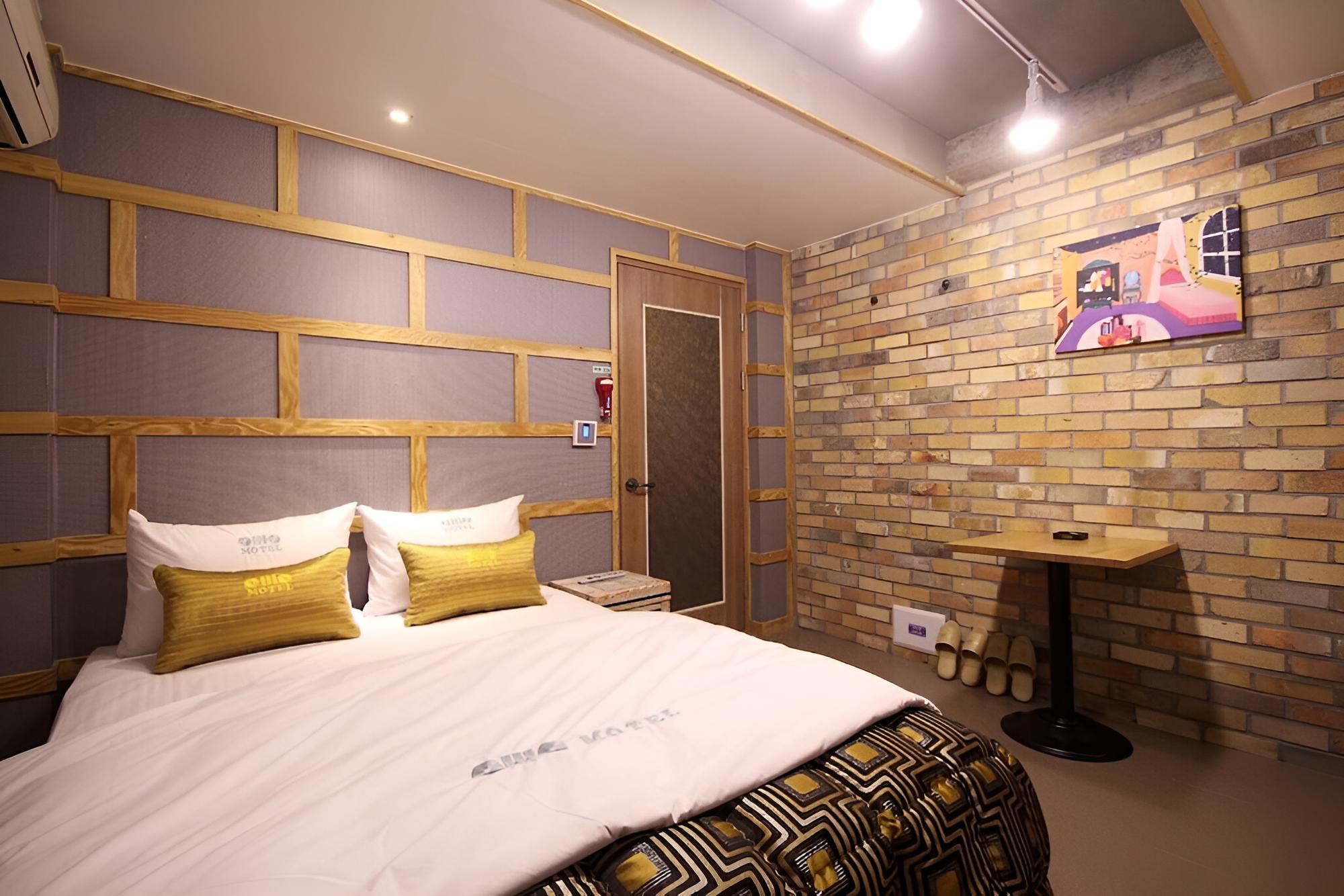 Room (Standard Room) - Photo 10