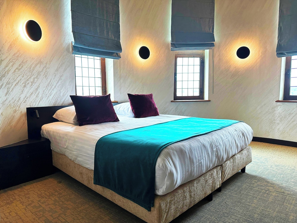 Suite 31 - Photo 1