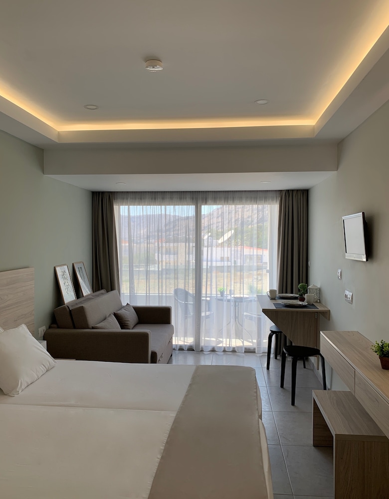 Deluxe Studio, Balcony (2-3 Guests)