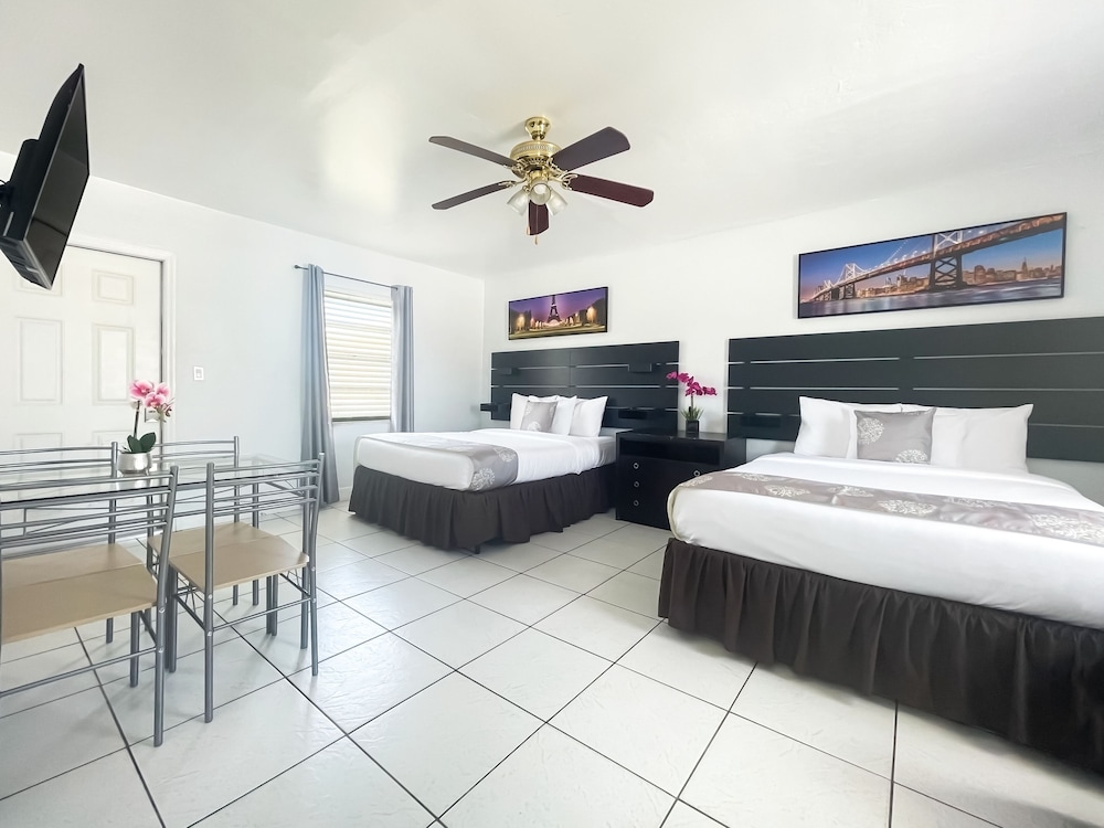 Deluxe Room, 2 Queen Beds, Non Smoking
