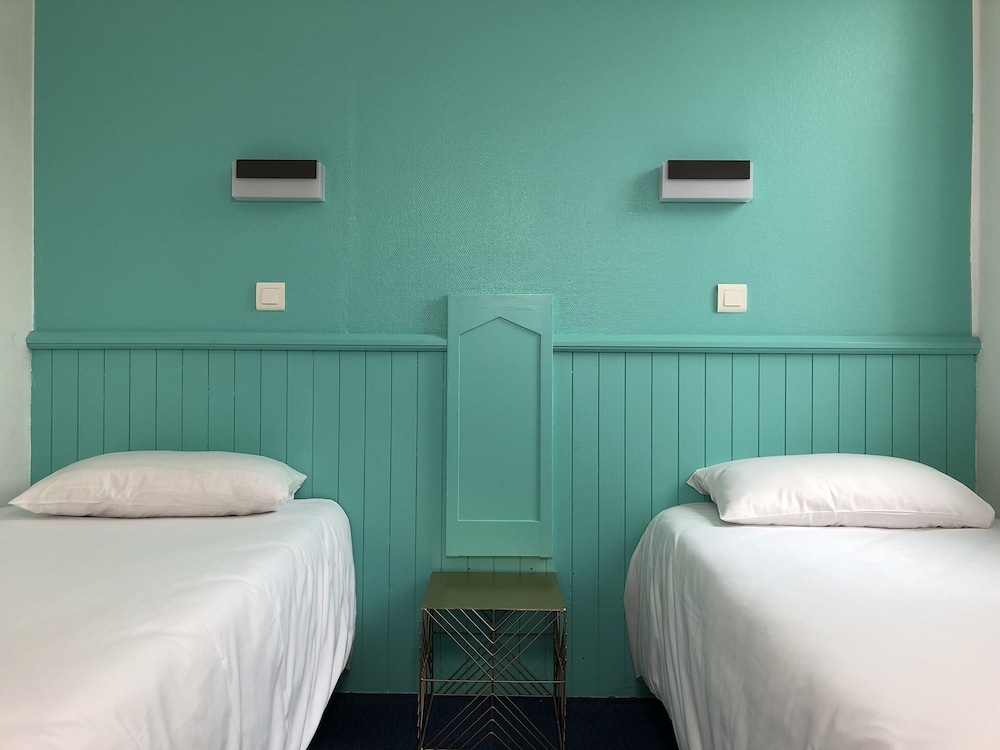 Twin Room - Photo 7