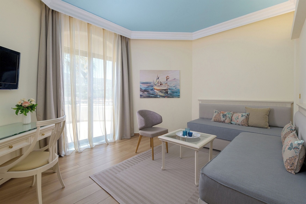 Family Suite, Partial Sea View photo 2